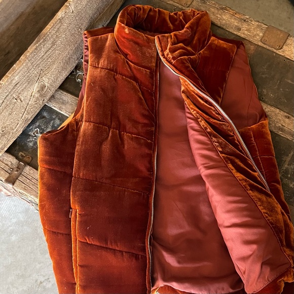 Velvet Quilt Vest - Size Petite M - Picture 6 of 12